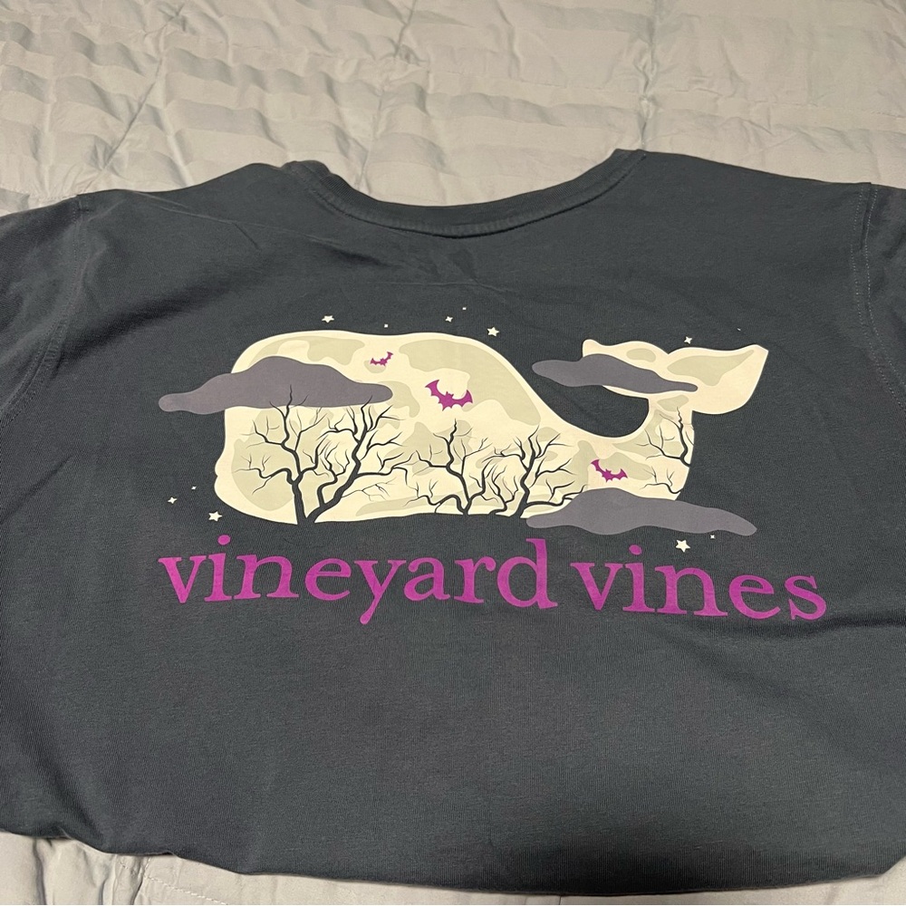 EUC Vineyard Vines Halloween Whale Long Sleeve Tshirt! Size XXL men’s/unisex!
